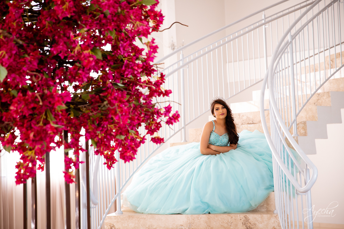 Ensaio 15 anos; Meus 15 anos; Fotografa Curitiba; Amanda Ienkot makeup; Chácara fotográfica em São José dos Pinhias; Fotógrafa de debutantes; Fotografa Piraquara; Ensaio romântico 15 anos; Deborah Ayecha Fotógrafa; Vestido debutante; Cinderela Debutante;