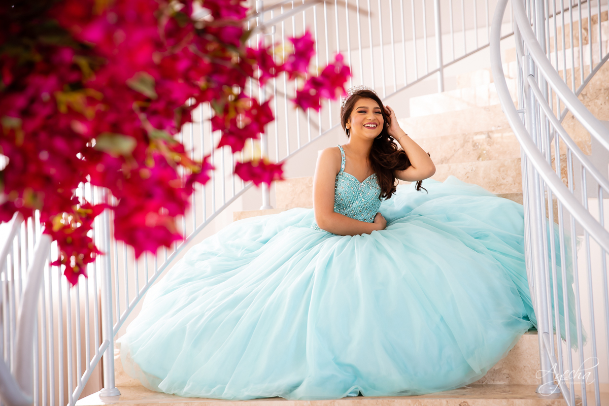 Ensaio 15 anos; Meus 15 anos; Fotografa Curitiba; Amanda Ienkot makeup; Chácara fotográfica em São José dos Pinhias; Fotógrafa de debutantes; Fotografa Piraquara; Ensaio romântico 15 anos; Deborah Ayecha Fotógrafa; Vestido debutante; Cinderela Debutante;