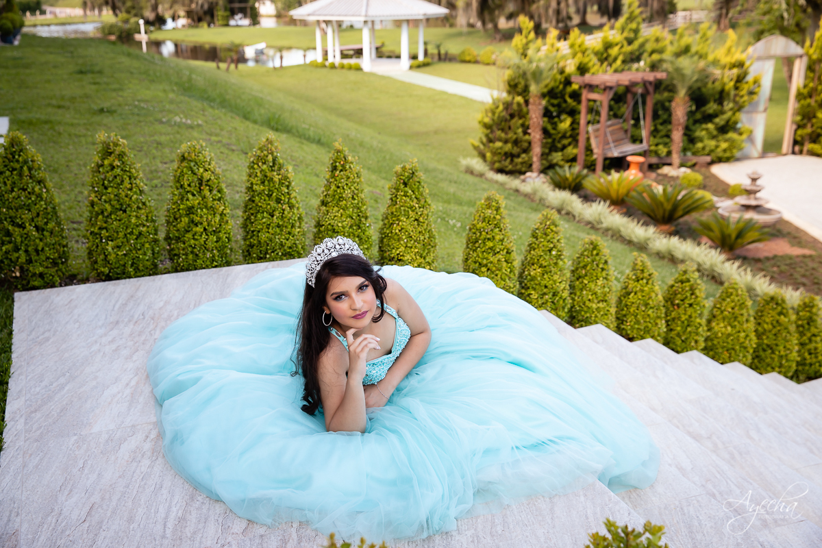 Ensaio 15 anos; Meus 15 anos; Fotografa Curitiba; Amanda Ienkot makeup; Chácara fotográfica em São José dos Pinhias; Fotógrafa de debutantes; Fotografa Piraquara; Ensaio romântico 15 anos; Deborah Ayecha Fotógrafa; Vestido debutante; Cinderela Debutante;