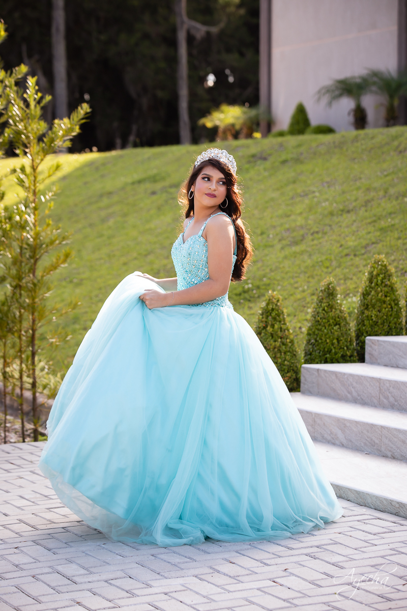 Ensaio 15 anos; Meus 15 anos; Fotografa Curitiba; Amanda Ienkot makeup; Chácara fotográfica em São José dos Pinhias; Fotógrafa de debutantes; Fotografa Piraquara; Ensaio romântico 15 anos; Deborah Ayecha Fotógrafa; Vestido debutante; Cinderela Debutante;