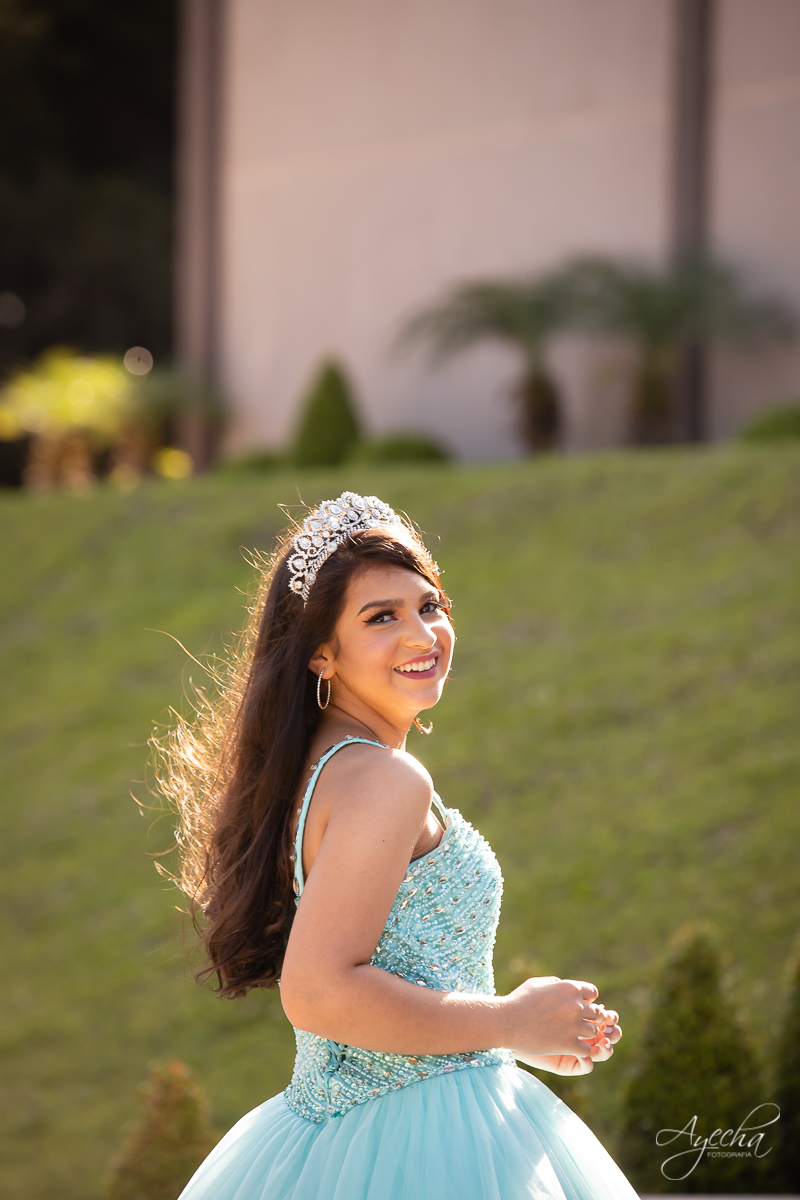 Ensaio 15 anos; Meus 15 anos; Fotografa Curitiba; Amanda Ienkot makeup; Chácara fotográfica em São José dos Pinhias; Fotógrafa de debutantes; Fotografa Piraquara; Ensaio romântico 15 anos; Deborah Ayecha Fotógrafa; Vestido debutante; Cinderela Debutante;