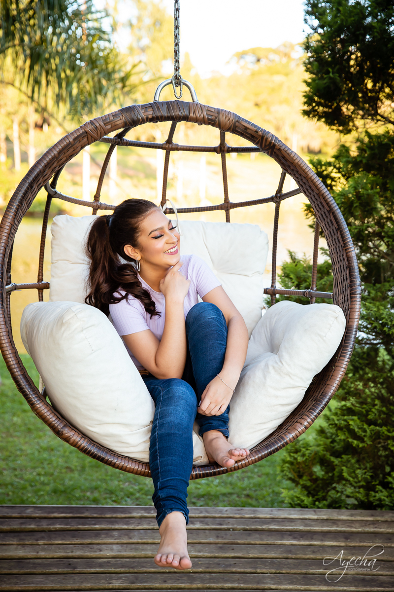 Ensaio 15 anos; Meus 15 anos; Fotografa Curitiba; Amanda Ienkot makeup; Chácara fotográfica em São José dos Pinhias; Fotógrafa de debutantes; Fotografa Piraquara; Ensaio campo; Deborah Ayecha Fotógrafa; Ensaio lúdico; Ensaio divertido; Ensaio balanço; 