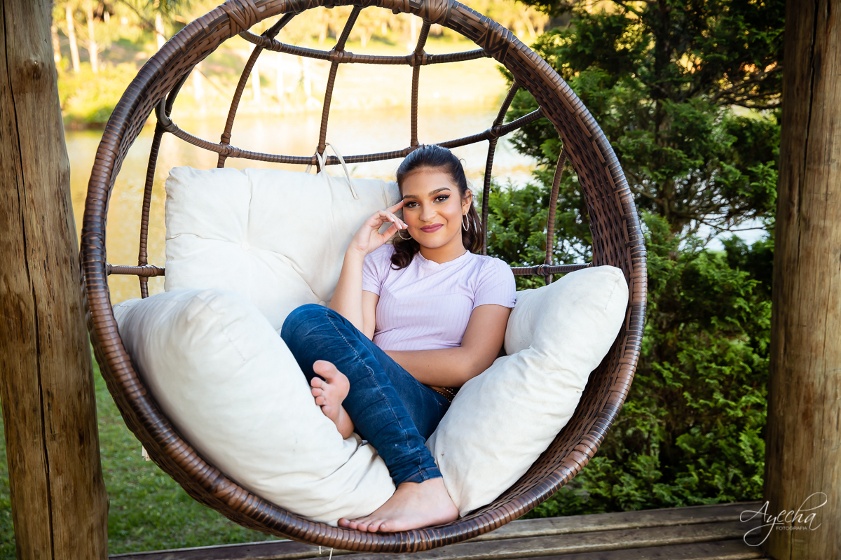 Ensaio 15 anos; Meus 15 anos; Fotografa Curitiba; Amanda Ienkot makeup; Chácara fotográfica em São José dos Pinhias; Fotógrafa de debutantes; Fotografa Piraquara; Ensaio campo; Deborah Ayecha Fotógrafa; Ensaio lúdico; Ensaio divertido; Ensaio balanço; 