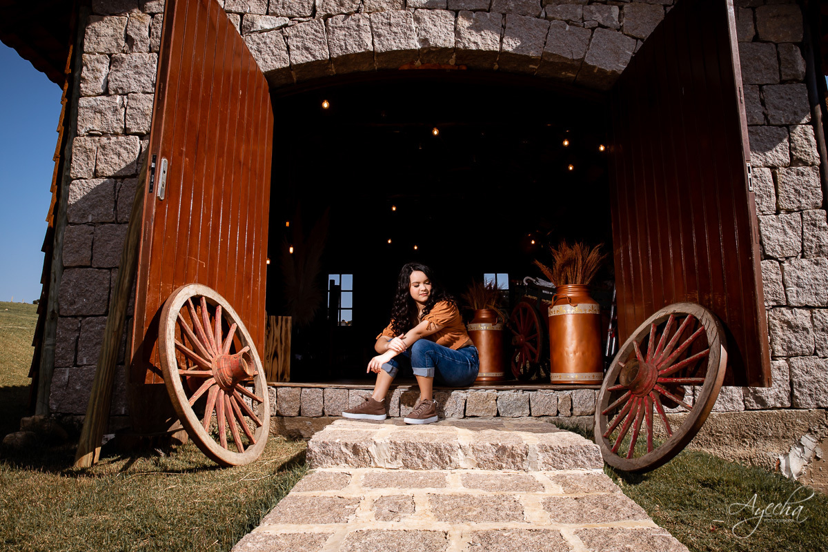 Ensaio 15 anos; Meus 15 anos; Debutantes Curitiba; Fotografa de debutantes; Ensaio romântico 15 anos; Ensaio celeiro; Chácara Sentinela; Ensaio Colombo; Fotografa Piraquara; Debutantes; Inspirações 15 anos; Fotografa Colombo; Ensaio delicado; 