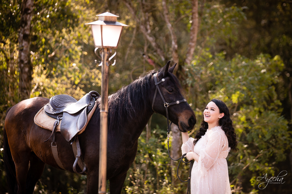 Ensaio 15 anos; Meus 15 anos; Debutantes Curitiba; Fotografa de debutantes; Ensaio romântico 15 anos; Chácara Sentinela; Ensaio Colombo; Fotografa Piraquara; Debutantes; Inspirações 15 anos; Fotografa Colombo; Ensaio no campo; Ensaio com cavalos; 