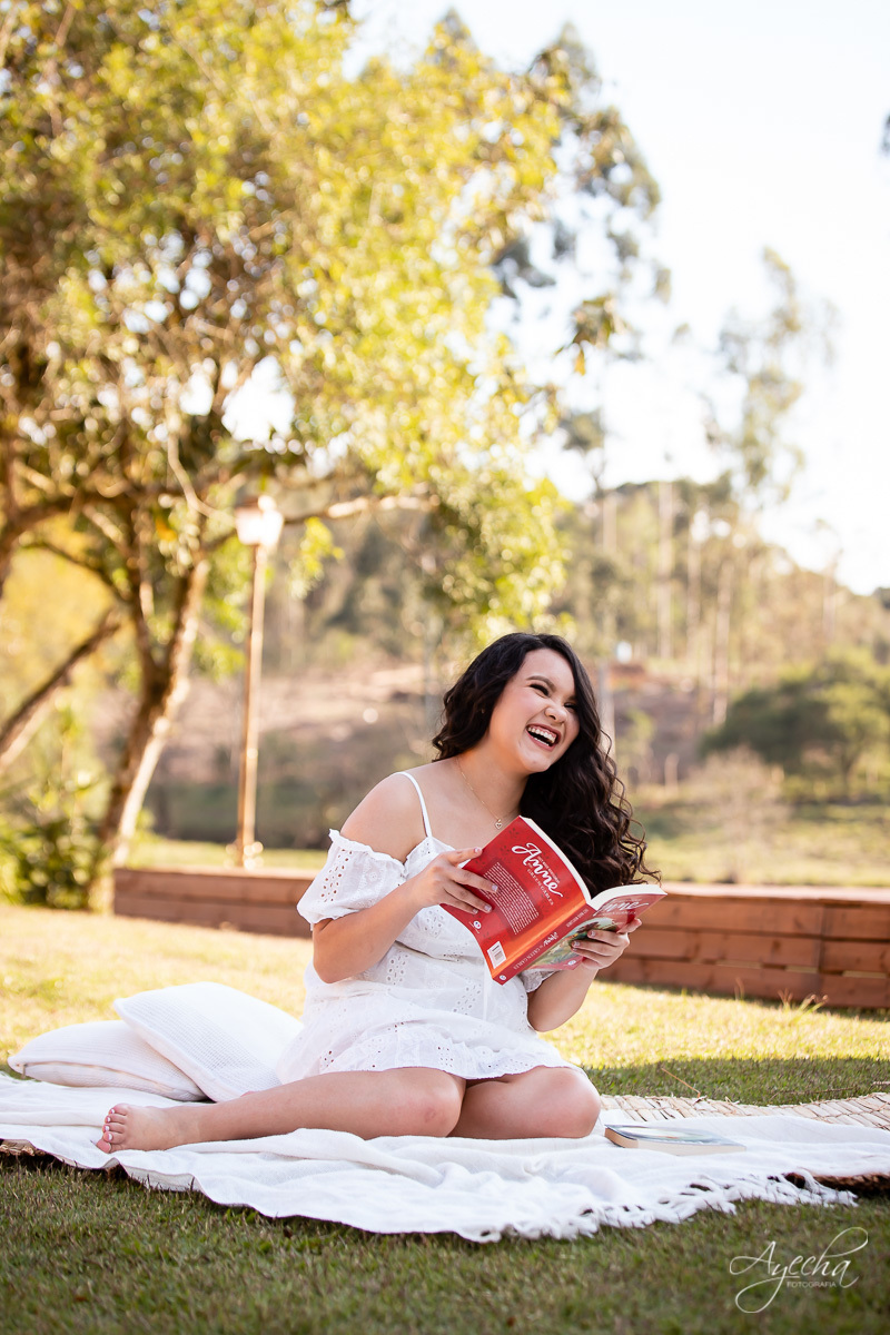 Ensaio 15 anos; Meus 15 anos; Debutantes Curitiba; Fotografa de debutantes; Ensaio romântico 15 anos; Chácara Sentinela; Ensaio Colombo; Fotografa Piraquara; Debutantes; Inspirações 15 anos; Fotografa Colombo; Ensaio com livros; Ensaio delicado; 