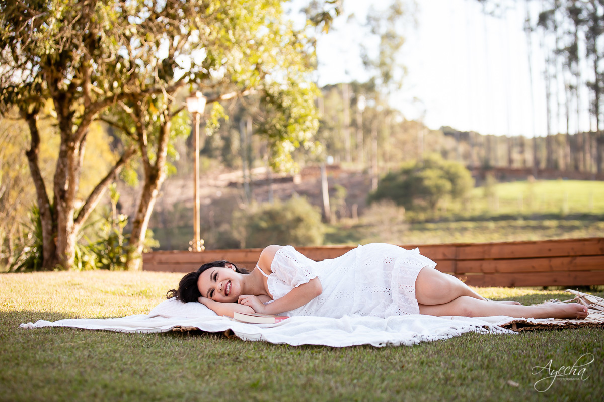 Ensaio 15 anos; Meus 15 anos; Debutantes Curitiba; Fotografa de debutantes; Ensaio romântico 15 anos; Chácara Sentinela; Ensaio Colombo; Fotografa Piraquara; Debutantes; Inspirações 15 anos; Fotografa Colombo; Ensaio com livros; Ensaio delicado; 
