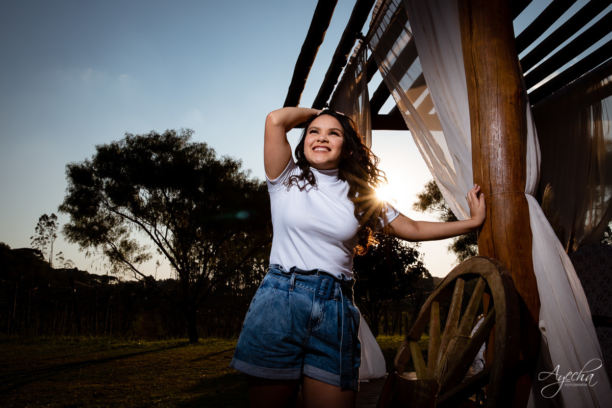 Ensaio 15 anos; Meus 15 anos; Debutantes Curitiba; Fotografa de debutantes; Ensaio romântico 15 anos; Chácara Sentinela; Ensaio Colombo; Fotografa Piraquara; Debutantes; Inspirações 15 anos; Fotografa Colombo; Ensaio com pôr do sol; Ensaio delicado; 