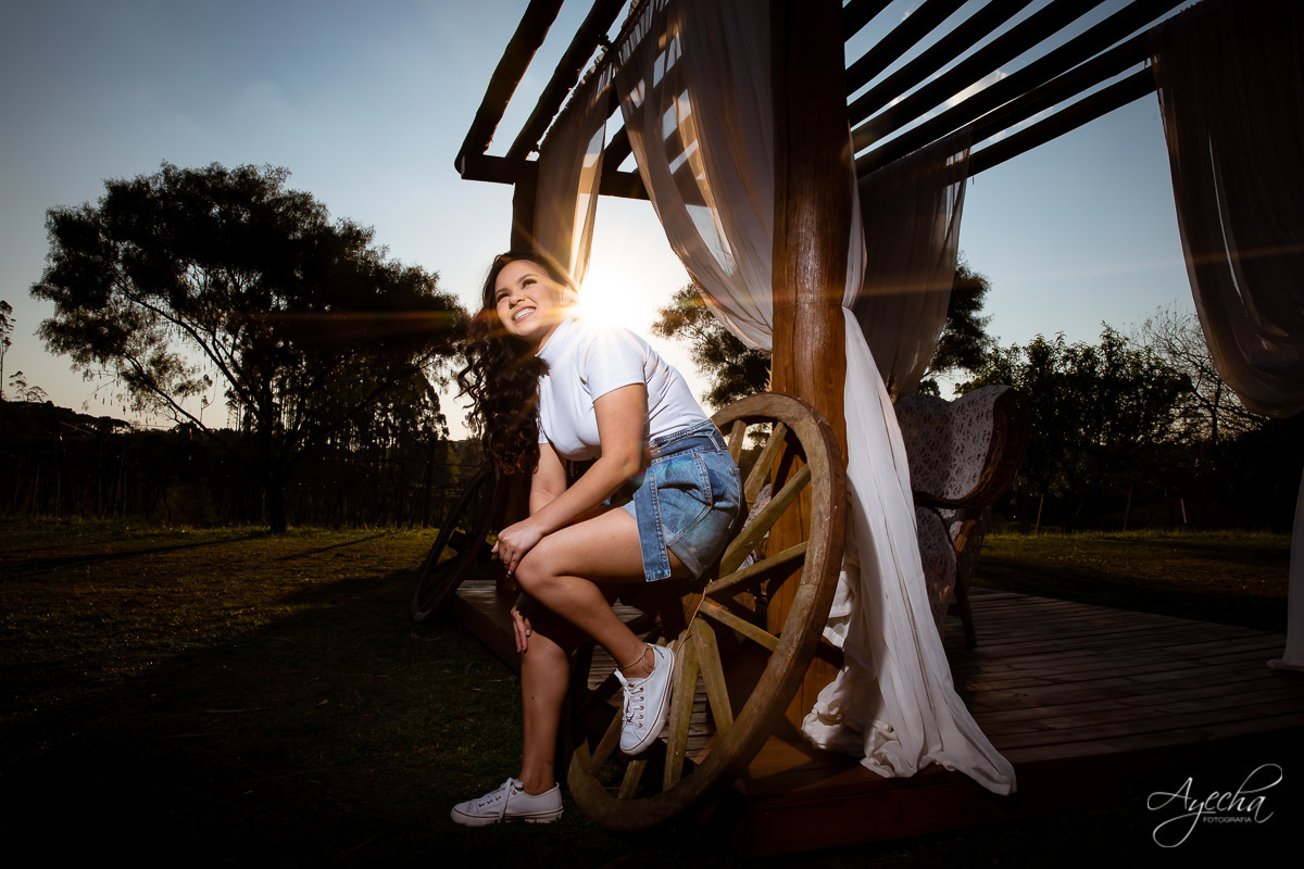 Ensaio 15 anos; Meus 15 anos; Debutantes Curitiba; Fotografa de debutantes; Ensaio romântico 15 anos; Chácara Sentinela; Ensaio Colombo; Fotografa Piraquara; Debutantes; Inspirações 15 anos; Fotografa Colombo; Ensaio com pôr do sol; Ensaio delicado; 
