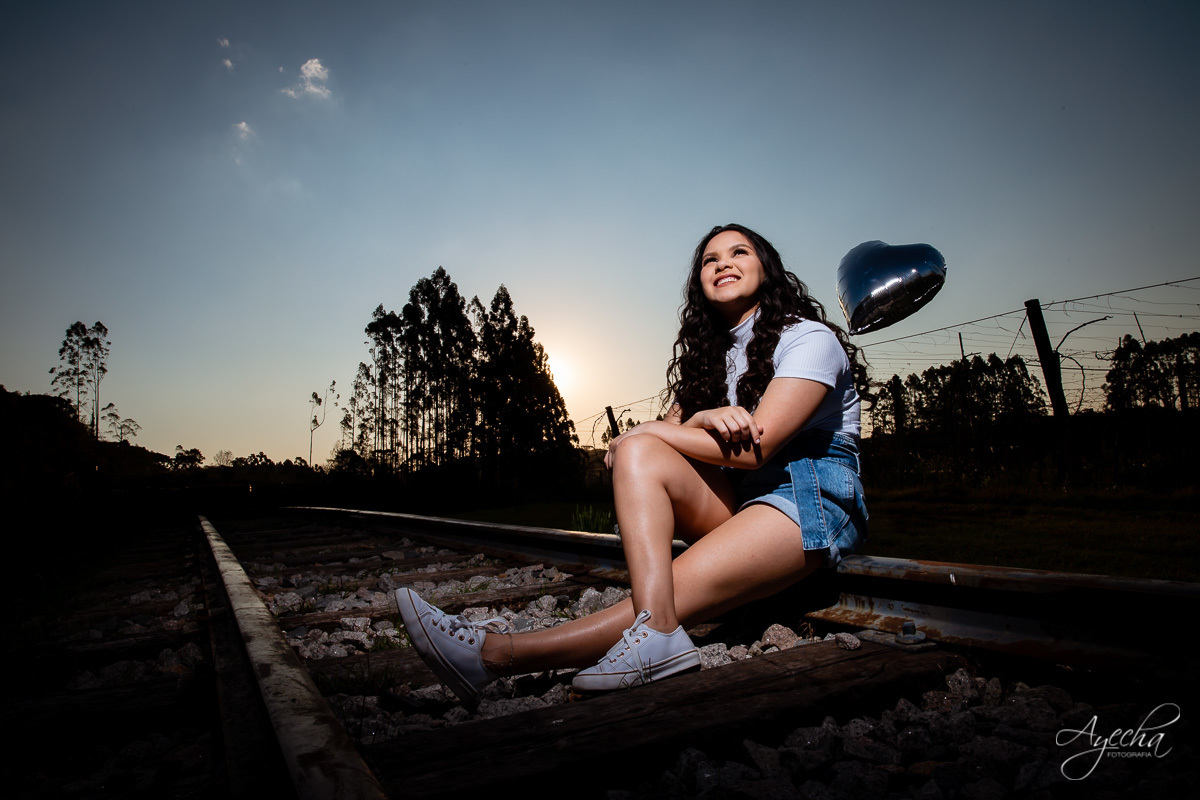 Ensaio 15 anos; Meus 15 anos; Debutantes Curitiba; Fotografa de debutantes; Ensaio romântico 15 anos; Chácara Sentinela; Ensaio Colombo; Fotografa Piraquara; Debutantes; Inspirações 15 anos; Fotografa Colombo; Ensaio com pôr do sol; Ensaio delicado; 