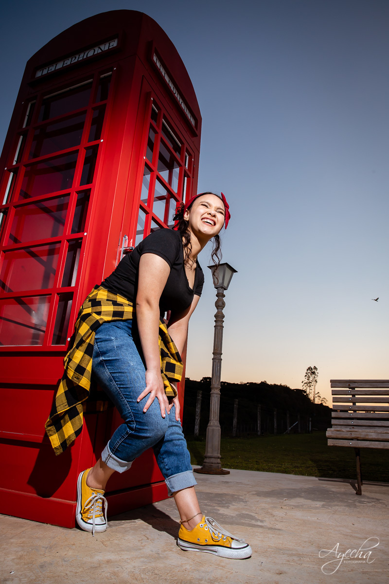 Ensaio 15 anos; Meus 15 anos; Debutantes Curitiba; Fotografa de debutantes; Ensaio romântico 15 anos; Chácara Sentinela; Ensaio Colombo; Fotografa Piraquara; Debutantes; Inspirações 15 anos; Fotografa Colombo; Ensaio com cabine telefônica; Pôr do sol; 