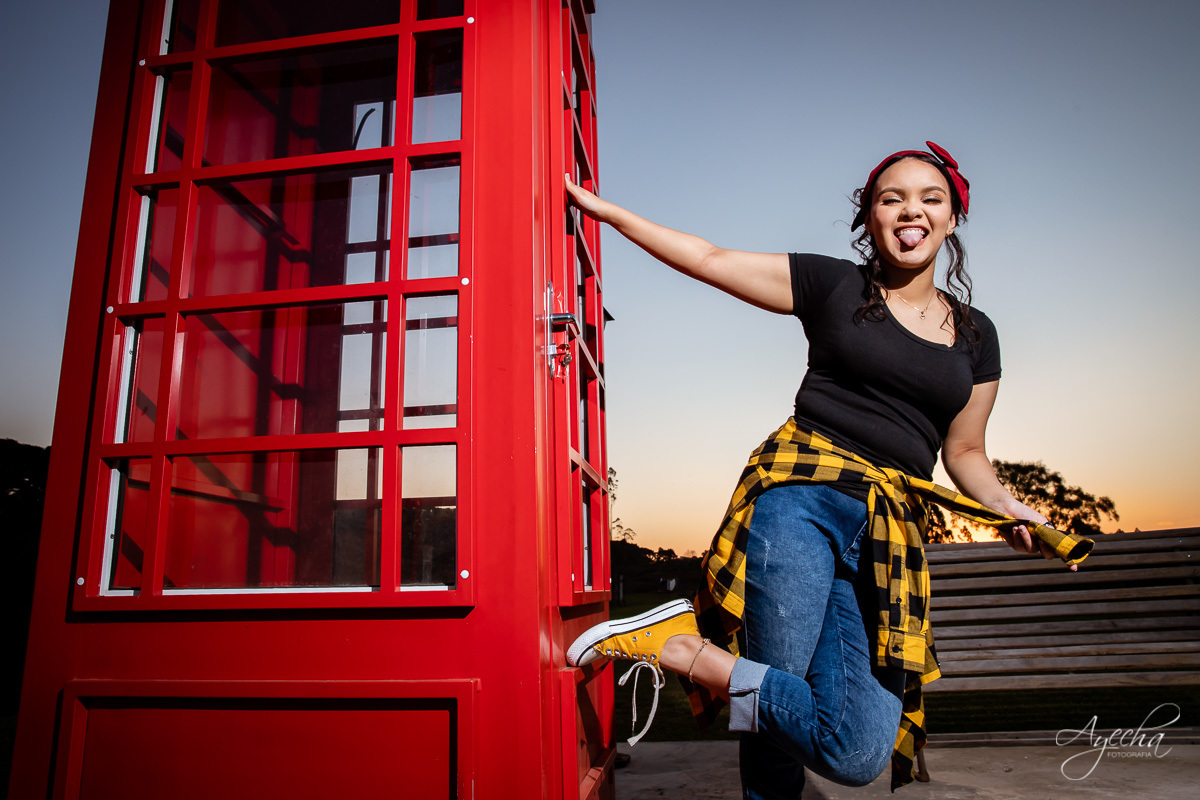 Ensaio 15 anos; Meus 15 anos; Debutantes Curitiba; Fotografa de debutantes; Ensaio romântico 15 anos; Chácara Sentinela; Ensaio Colombo; Fotografa Piraquara; Debutantes; Inspirações 15 anos; Fotografa Colombo; Ensaio com cabine telefônica; Pôr do sol; 