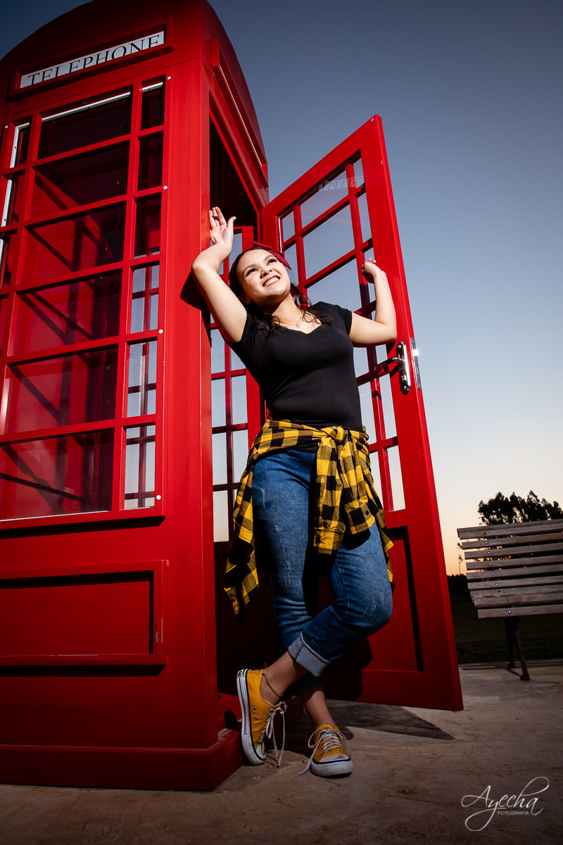 Ensaio 15 anos; Meus 15 anos; Debutantes Curitiba; Fotografa de debutantes; Ensaio romântico 15 anos; Chácara Sentinela; Ensaio Colombo; Fotografa Piraquara; Debutantes; Inspirações 15 anos; Fotografa Colombo; Ensaio com cabine telefônica; Pôr do sol; 