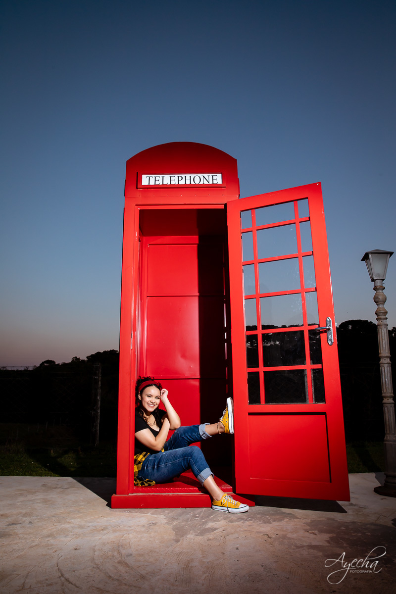 Ensaio 15 anos; Meus 15 anos; Debutantes Curitiba; Fotografa de debutantes; Ensaio romântico 15 anos; Chácara Sentinela; Ensaio Colombo; Fotografa Piraquara; Debutantes; Inspirações 15 anos; Fotografa Colombo; Ensaio com cabine telefônica; Pôr do sol; 
