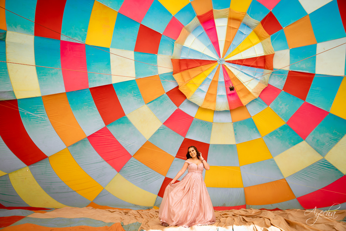 Ensaio 15 anos; Ensaio no balão; 15 anos Campo Largo; 15 anos Curitiba; Fotos criativas; Ensaio divertido; Vestidos debutantes; Golfier Ballons; Ensaio diferente; Fotografa de debutantes; Inspirações 15 anos; Ensaio criativo; 