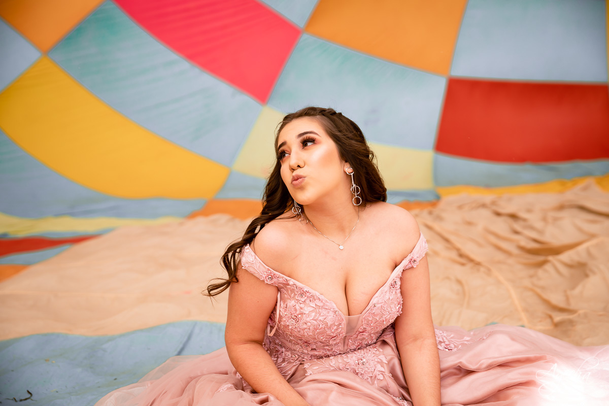 Ensaio 15 anos; Ensaio no balão; 15 anos Campo Largo; 15 anos Curitiba; Fotos criativas; Ensaio divertido; Vestidos debutantes; Golfier Ballons; Ensaio diferente; Fotografa de debutantes; Inspirações 15 anos; Ensaio criativo; 