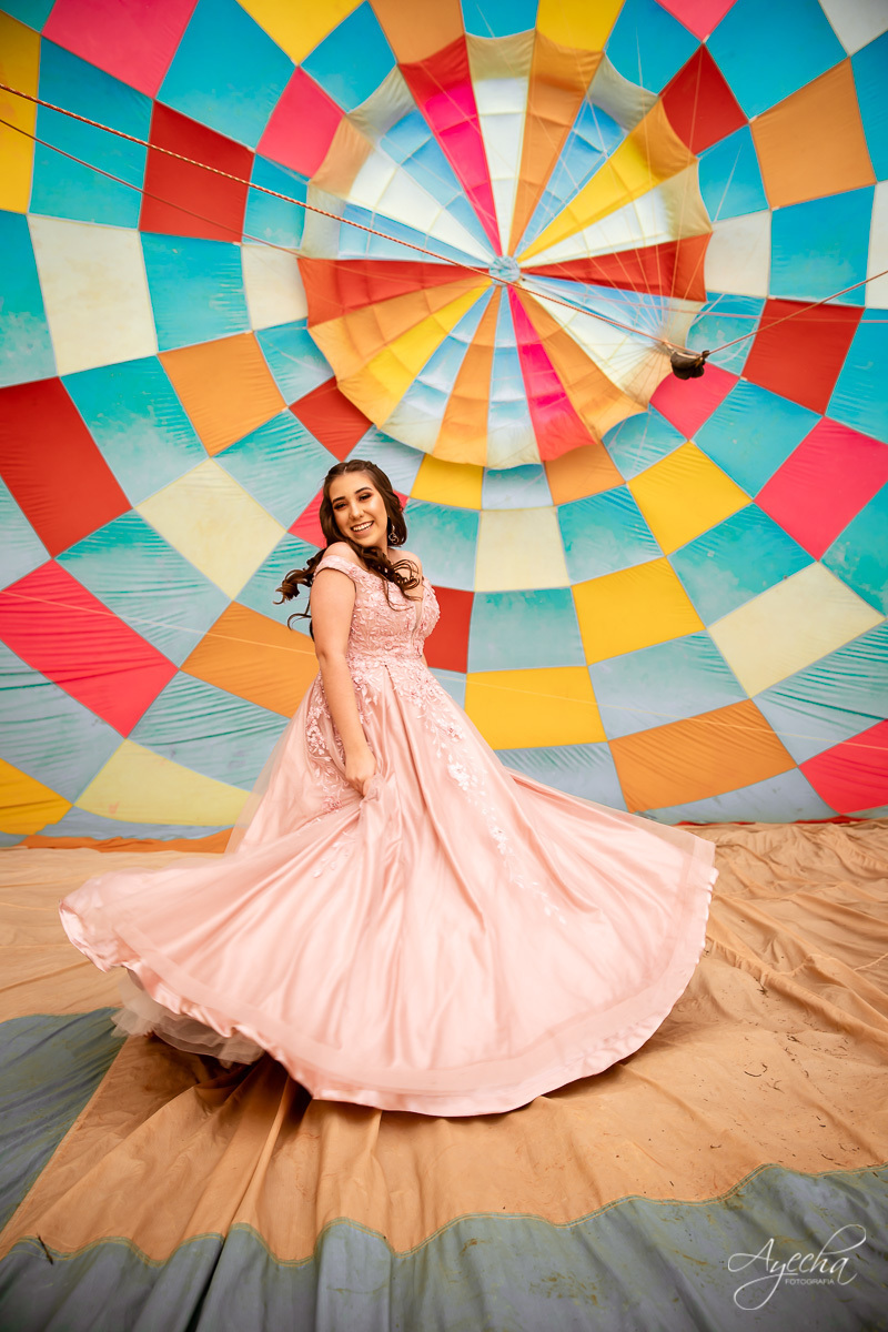Ensaio 15 anos; Ensaio no balão; 15 anos Campo Largo; 15 anos Curitiba; Fotos criativas; Ensaio divertido; Vestidos debutantes; Golfier Ballons; Ensaio diferente; Fotografa de debutantes; Inspirações 15 anos; Ensaio criativo; 