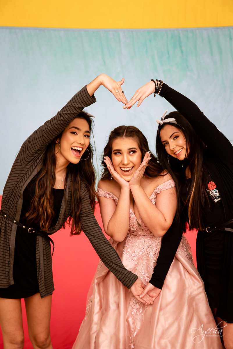 Ensaio 15 anos; Ensaio no balão; 15 anos Campo Largo; 15 anos Curitiba; Fotos criativas; Ensaio divertido; Vestidos debutantes; Golfier Ballons; Ensaio diferente; Fotografa de debutantes; Inspirações 15 anos; Ensaio criativo;  Ensaio com amigas; 