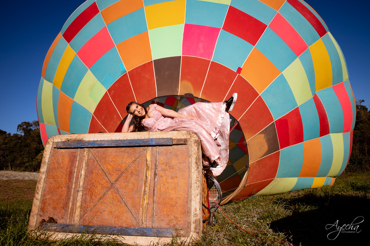 Ensaio 15 anos; Ensaio no balão; 15 anos Campo Largo; 15 anos Curitiba; Fotos criativas; Ensaio divertido; Vestidos debutantes; Golfier Ballons; Ensaio diferente; Fotografa de debutantes; Inspirações 15 anos; Ensaio criativo; 