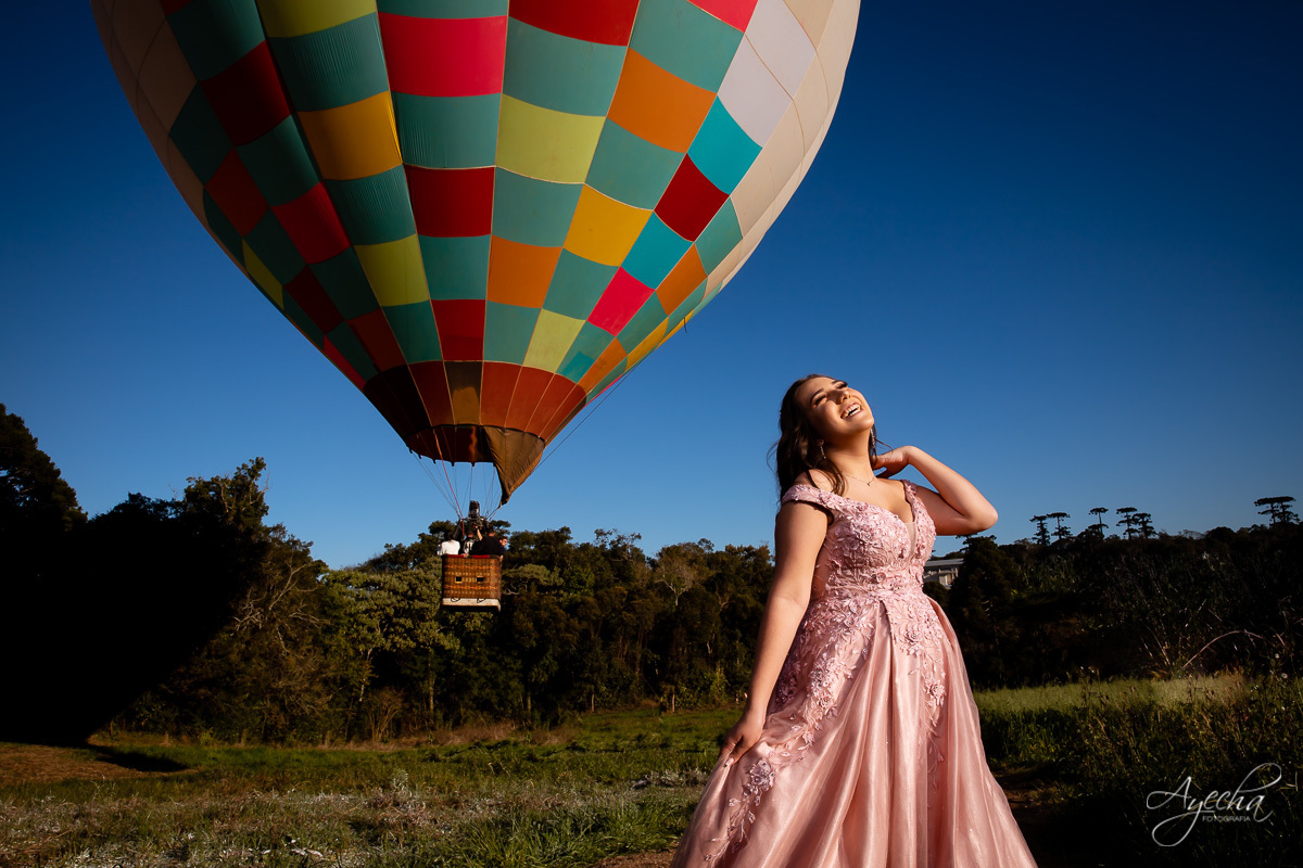 Ensaio 15 anos; Ensaio no balão; 15 anos Campo Largo; 15 anos Curitiba; Fotos criativas; Ensaio divertido; Vestidos debutantes; Golfier Ballons; Ensaio diferente; Fotografa de debutantes; Inspirações 15 anos; Ensaio criativo; 