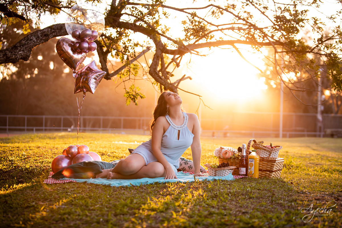 Ensaio 15 anos; Ensaio no balão; 15 anos Campo Largo; 15 anos Curitiba; Fotos criativas; Ensaio divertido; Vestidos debutantes; Golfier Ballons; Ensaio diferente; Fotografa de debutantes; Inspirações 15 anos; Ensaio com piquenique; Balões 15 anos; 