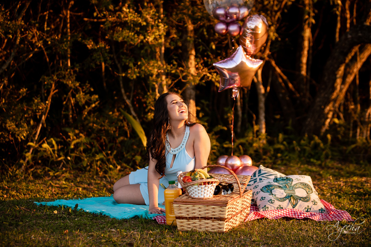 Ensaio 15 anos; Ensaio no balão; 15 anos Campo Largo; 15 anos Curitiba; Fotos criativas; Ensaio divertido; Vestidos debutantes; Golfier Ballons; Ensaio diferente; Fotografa de debutantes; Inspirações 15 anos; Ensaio com piquenique; Balões 15 anos; 