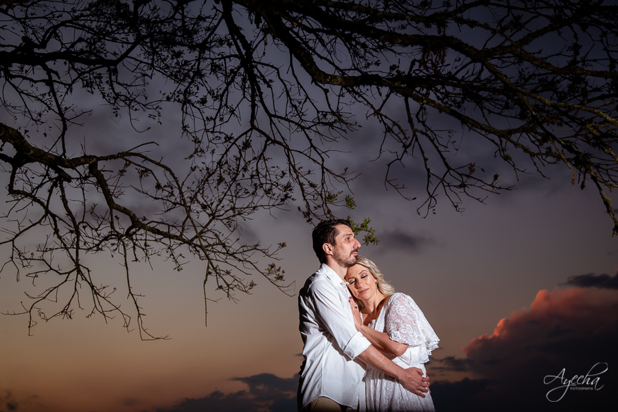 Ensaio casal; Pré weddig; Pôr do sol; Fotografa casal; Fotografa de casamento; Ensaio pré casamento; Casais Curitiba; Noivos Curitiba; Ensaio São José dos Pinhais; Recanto Nogarotto; Ensaio romântico; Casais apaixonados; 
