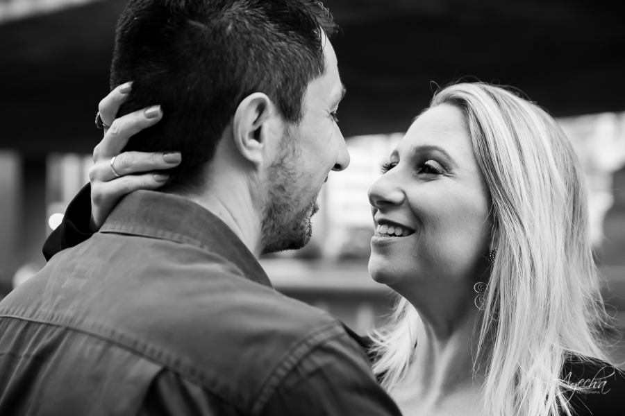 Ensaio casal; Pré wedding; Ensaio em São Paulo; Fotografa de casamento; Fotografa Curitiba; Fotografa em São Paulo; Fotos pré casamento; Avenida Paulista - SP; Ensaio na rua; Casal Curitiba; Noivos Curitiba; Ensaio casal São Paulo; Fotografa viajante; 