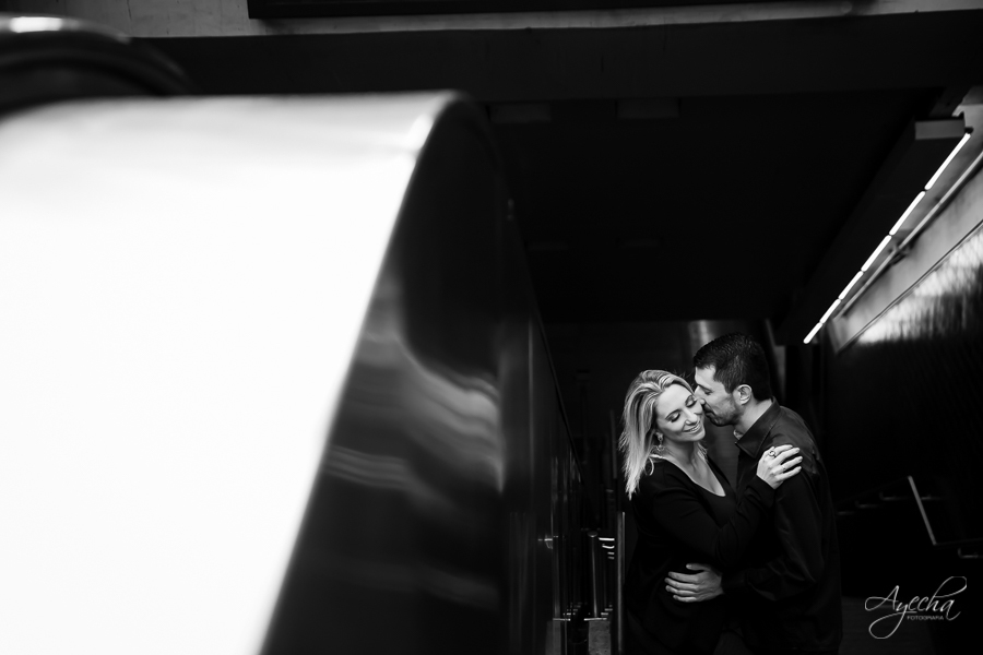 Ensaio casal; Pré wedding; Ensaio em São Paulo; Fotografa de casamento; Fotografa Curitiba; Fotografa em São Paulo; Fotos pré casamento; Avenida Paulista - SP; Ensaio na rua; Casal Curitiba; Noivos Curitiba; Ensaio casal São Paulo; Fotografa viajante; 