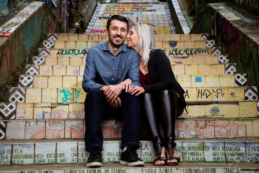 Ensaio casal; Pré wedding; Ensaio em São Paulo; Fotografa de casamento; Fotografa Curitiba; Fotografa em São Paulo; Fotos pré casamento; Ensaio colorido; Ensaio na rua; Casal Curitiba; Noivos Curitiba; Ensaio casal São Paulo; Fotografa viajante; 