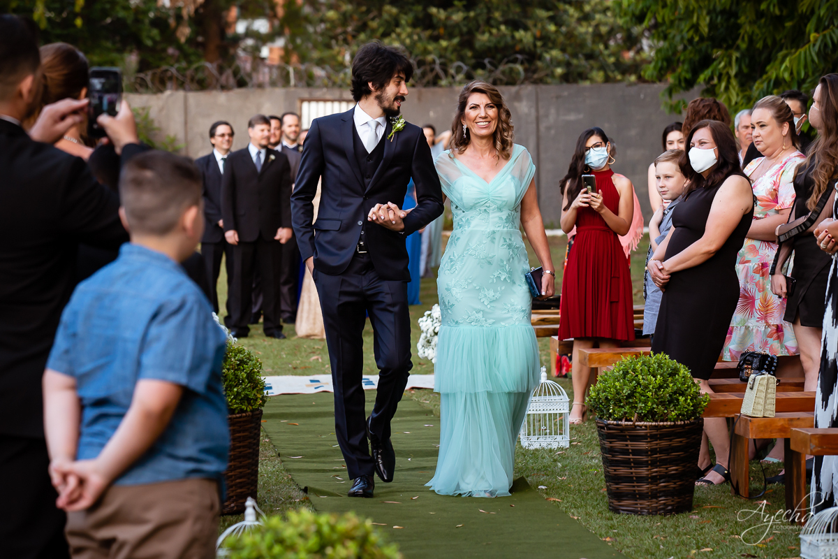 Festa de casamento; Cerimonia ao ar livre; Entrada do noivo; Casamento do sonhos; Casamento em Curitiba; Stella Basso Eventos - Curitiba; Decoração de casamento; Fotografa de casais; Dia dos noivos; 
