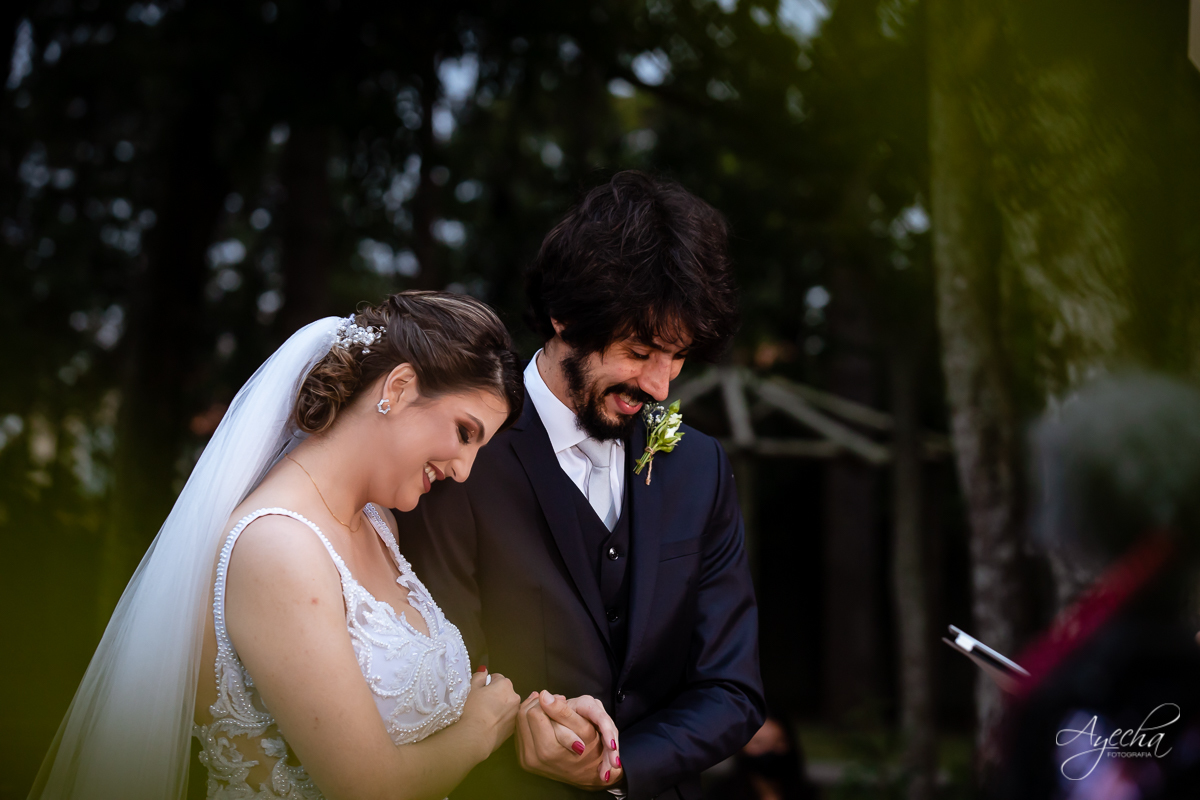 Festa de casamento; Cerimonia ao ar livre; Entrada da noiva; Casamento do sonhos; Casamento em Curitiba; Stella Basso Eventos - Curitiba; Decoração de casamento; Fotografa de casais; Dia dos noivos; Vestido de noiva; Buquê de noiva; 