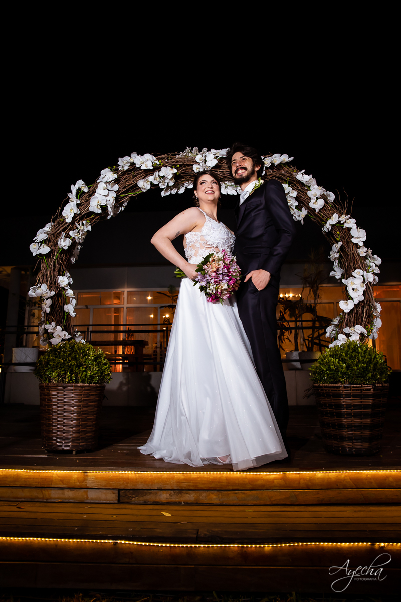 Festa de casamento; Cerimonia ao ar livre; Entrada da noiva; Casamento do sonhos; Casamento em Curitiba; Stella Basso Eventos - Curitiba; Decoração de casamento; Fotografa de casais; Dia dos noivos; Vestido de noiva; Buquê de noiva; Ensaio pós casamento;
