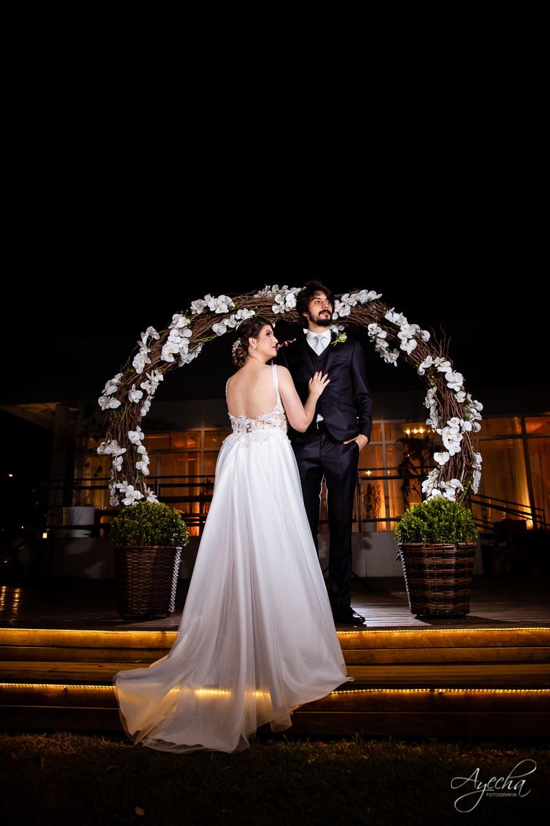 Festa de casamento; Cerimonia ao ar livre; Entrada da noiva; Casamento do sonhos; Casamento em Curitiba; Stella Basso Eventos - Curitiba; Decoração de casamento; Fotografa de casais; Dia dos noivos; Vestido de noiva; Buquê de noiva; Ensaio pós casamento;