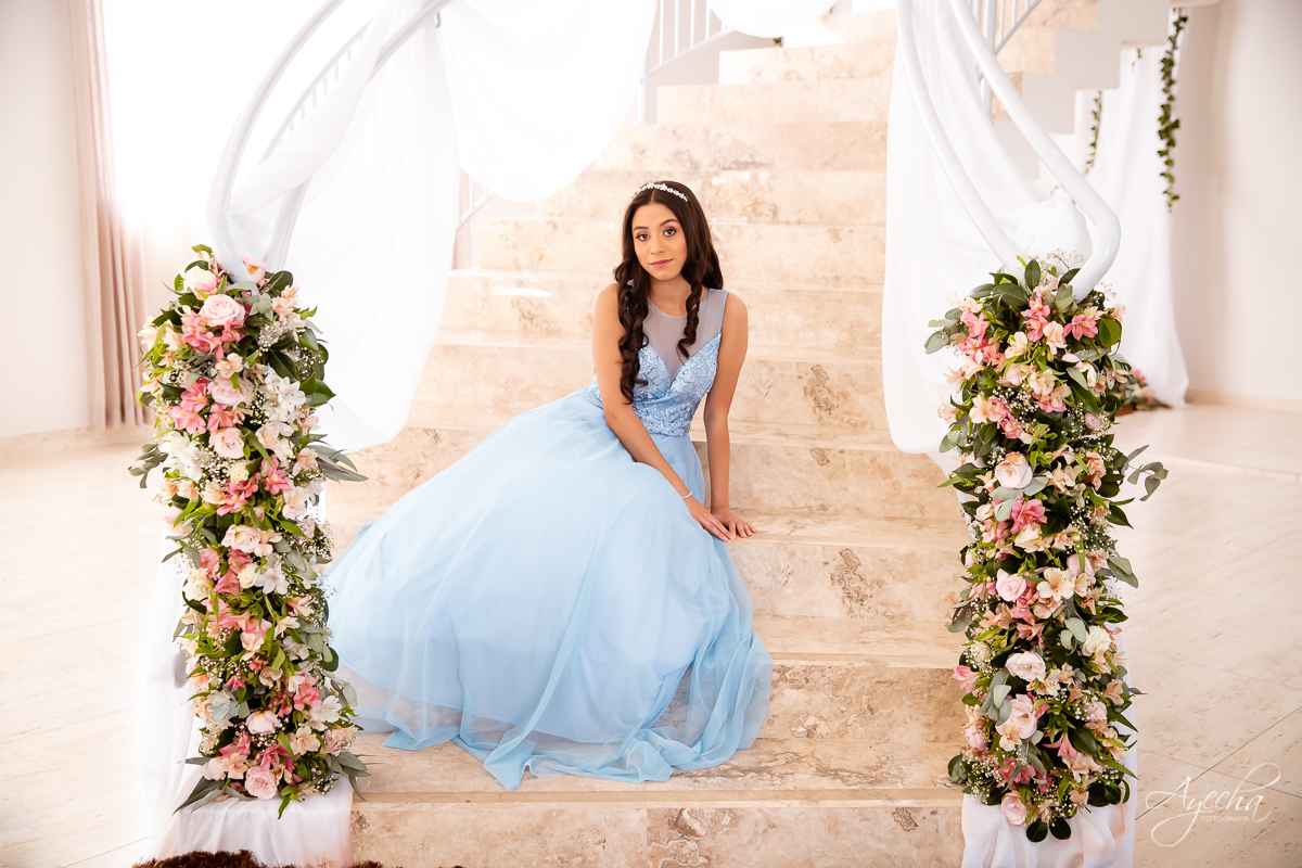 Ensaio 15 anos; Meus 15 anos; Debutantes Curitiba; Vestidos de debutante; Ensaio romântico; Ensaio em São José dos Pinhais; Chácara fotográfica; Fotografa de debutante; Debutante; Fotografa Curitiba; Inspirações 15 anos; Chácara Ienkot; Cris decorações; 