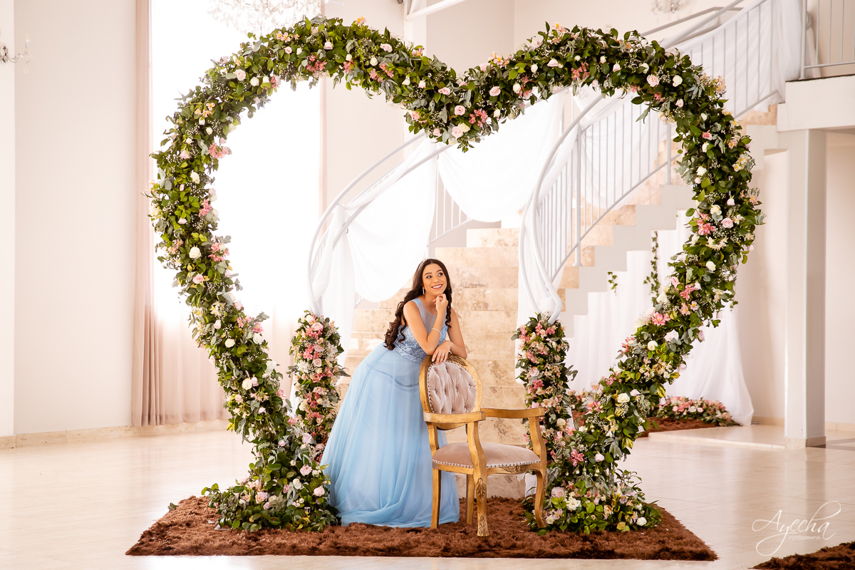 Ensaio 15 anos; Meus 15 anos; Debutantes Curitiba; Vestidos de debutante; Ensaio romântico; Ensaio em São José dos Pinhais; Chácara fotográfica; Fotografa de debutante; Debutante; Fotografa Curitiba; Inspirações 15 anos; Chácara Ienkot; Cris decorações; 