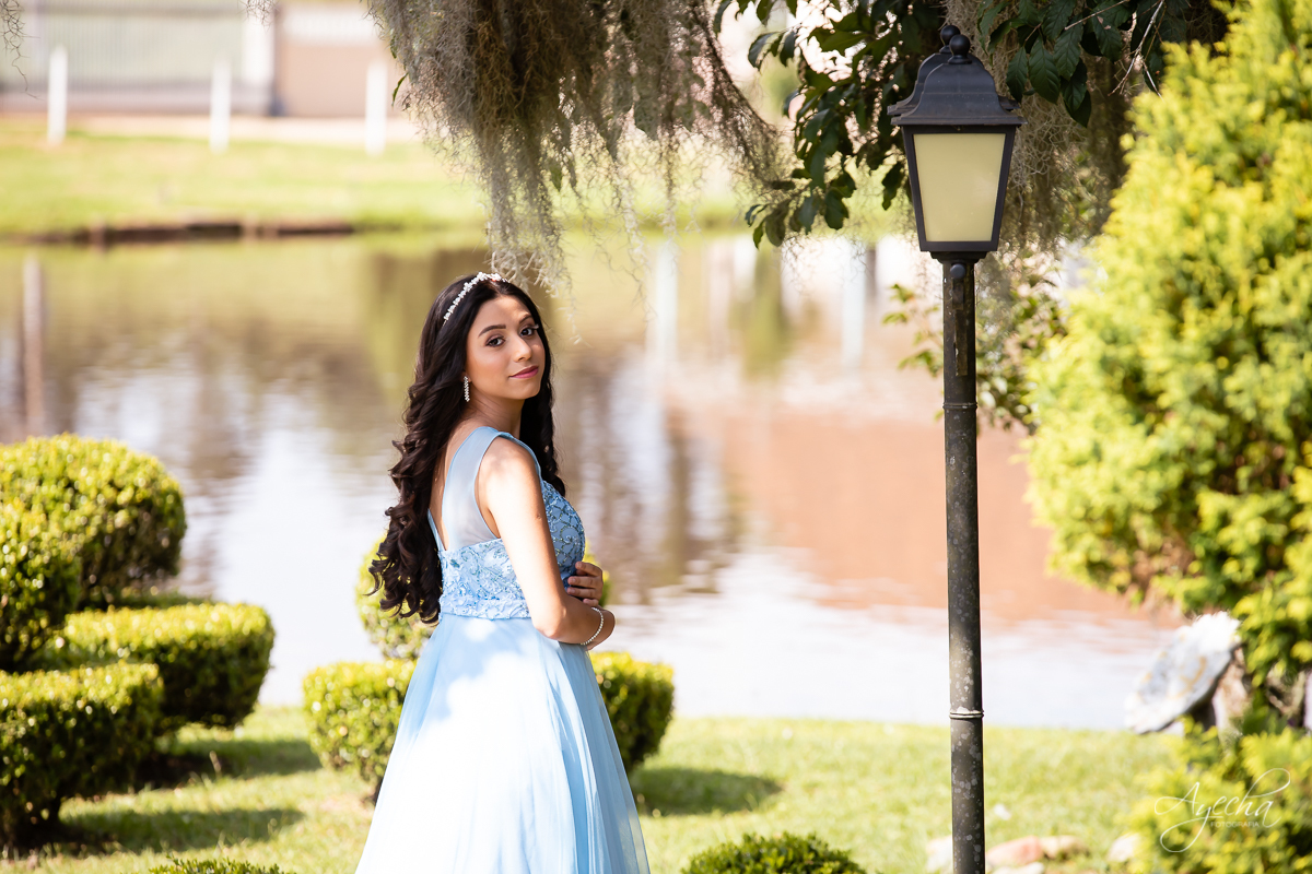 Ensaio 15 anos; Meus 15 anos; Debutantes Curitiba; Vestidos de debutante; Ensaio romântico; Ensaio em São José dos Pinhais; Chácara fotográfica; Fotografa de debutante; Debutante; Fotografa Curitiba; Inspirações 15 anos; Chácara Ienkot; Ensaio externo; 