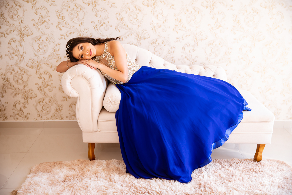 Ensaio 15 anos; Meus 15 anos; Debutantes Curitiba; Vestidos de debutante; Ensaio romântico; Chácara fotográfica; Fotografa de debutante; Debutante; Fotografa Curitiba; Inspirações 15 anos; Chácara Ienkot; Quarto debutante; Coroa debutante; 