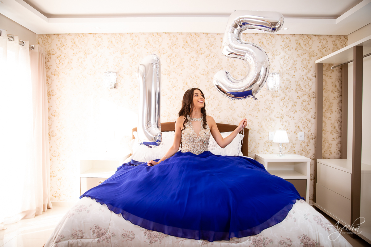 Ensaio 15 anos; Meus 15 anos; Debutantes Curitiba; Vestidos de debutante; Ensaio romântico; Chácara fotográfica; Fotografa de debutante; Debutante; Fotografa Curitiba; Inspirações 15 anos; Chácara Ienkot; Quarto debutante; Balões personalizados 15 anos;