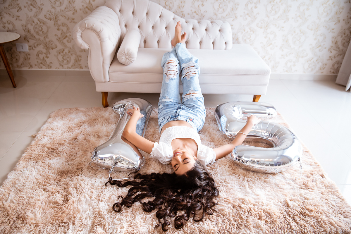 Ensaio 15 anos; Meus 15 anos; Debutantes Curitiba; Vestidos de debutante; Ensaio romântico; Chácara fotográfica; Fotografa de debutante; Debutante; Fotografa Curitiba; Inspirações 15 anos; Chácara Ienkot; Quarto debutante; Balões personalizados 15 anos;