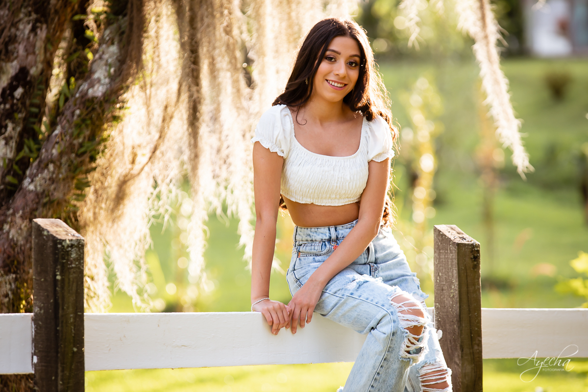Ensaio 15 anos; Meus 15 anos; Debutantes Curitiba; Fotos divertidas; Ensaio romântico; Ensaio em São José dos Pinhais; Chácara fotográfica; Fotografa de debutante; Debutante; Fotografa Curitiba; Inspirações 15 anos; Chácara Ienkot; Ensaio externo; 