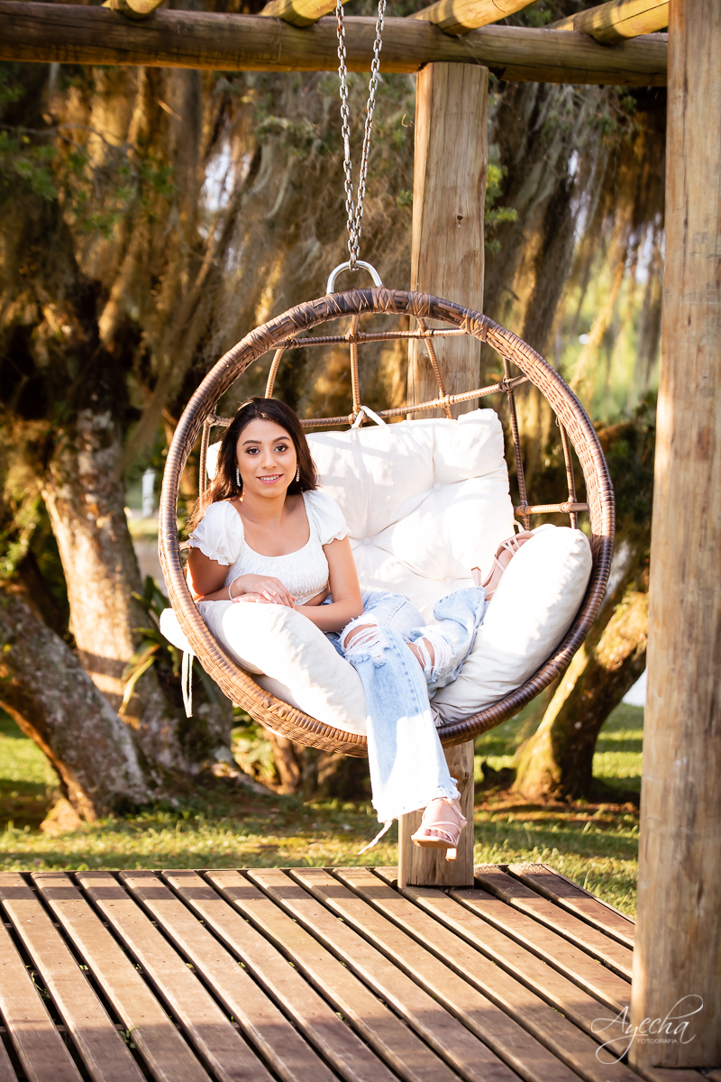 Ensaio 15 anos; Meus 15 anos; Debutantes Curitiba; Fotos divertidas; Ensaio romântico; Ensaio em São José dos Pinhais; Chácara fotográfica; Fotografa de debutante; Debutante; Fotografa Curitiba; Inspirações 15 anos; Chácara Ienkot; Ensaio externo; 