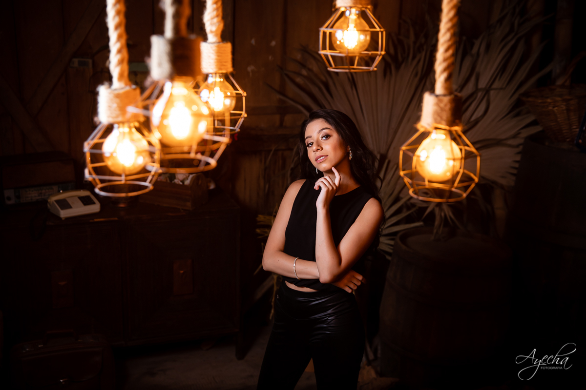 Ensaio 15 anos; Meus 15 anos; Debutantes Curitiba; Ensaio celeiro; Ensaio em São José dos Pinhais; Chácara fotográfica; Fotografa de debutante; Debutante; Fotografa Curitiba; Inspirações 15 anos; Chácara Ienkot; Ensaio rustico; 