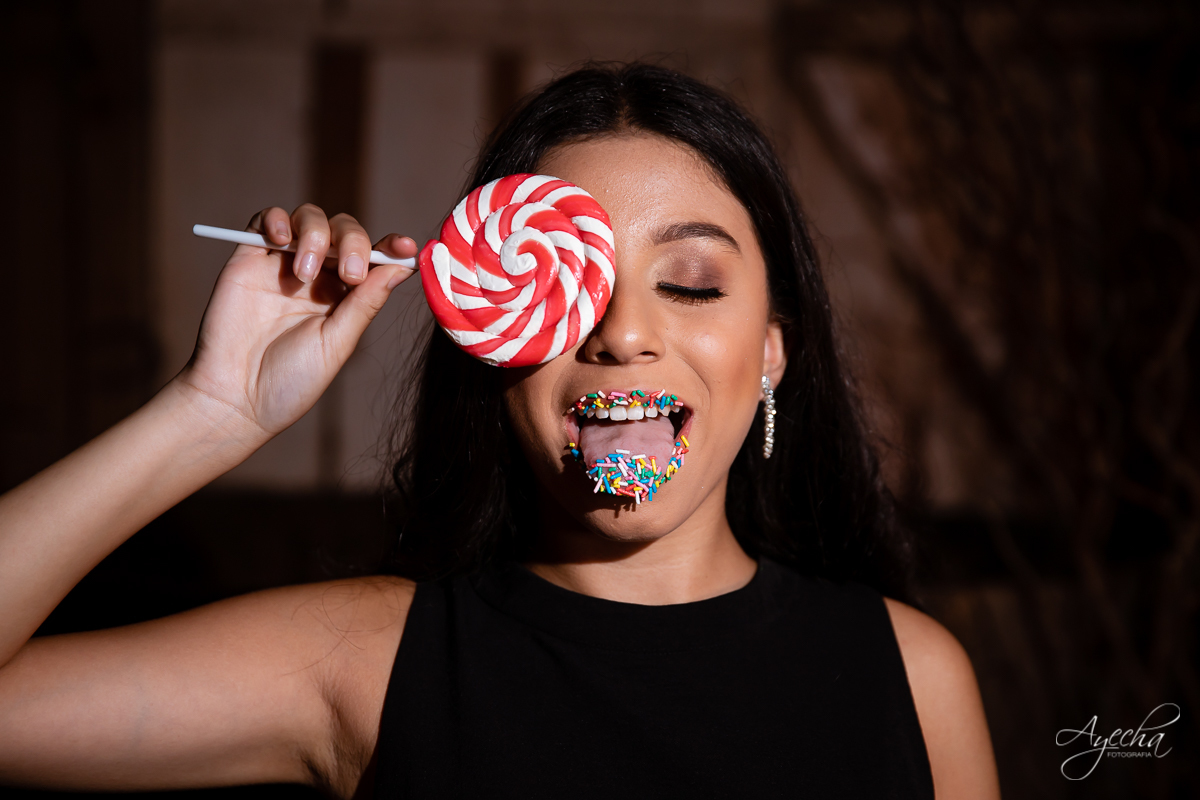 Ensaio 15 anos; Meus 15 anos; Debutantes Curitiba; Ensaio celeiro; Ensaio em São José dos Pinhais; Chácara fotográfica; Fotografa de debutante; Debutante; Fotografa Curitiba; Inspirações 15 anos; Chácara Ienkot; Ensaio divertido; Ensaio com doces;