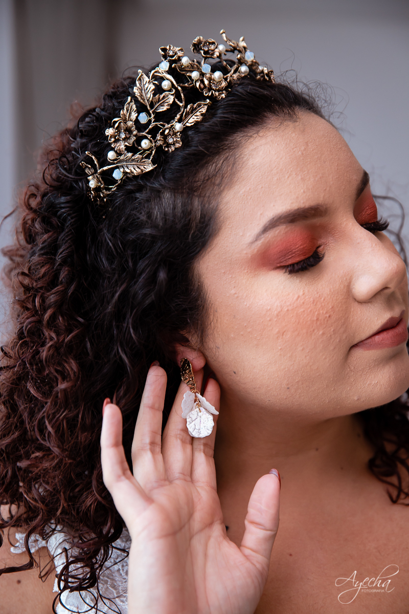 Making of da noiva; Dia da noiva; Fotografa de casamentos; Casamentos Curitiba; Noivas Curitiba; Fotografa Curitiba; Vestido de noiva; Festa de casamento; Casamento dos sonhos; Fotografa de casamentos Curitiba; Festa de casamento; Inspiração de casamento;