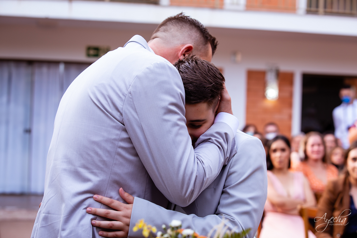 Festa de casamento; Cerimonia ao ar livre; Entrada do noivo; Casamento do sonhos; Casamento em Curitiba; Decoração de casamento; Fotografa de casais; Dia dos noivos; Deck Bolsi eventos; Casamento Colombo;