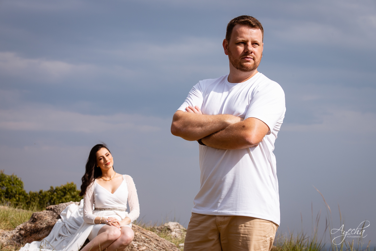 Ensaio de casal; Morro do Cal; Ensaio Campo Largo; Casal Curitiba; Fotografa de casais Curitiba; Fotografa Piraquara; Ensaio romântico; Pré wedding Curitiba; Ensaio pré casamento; Ensaio ao ar livre; Fotografa Curitiba; Inspiração para fotos de casal; 