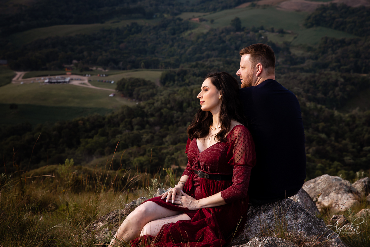 Ensaio de casal; Morro do Cal; Ensaio Campo Largo; Casal Curitiba; Fotografa de casais Curitiba; Fotografa Piraquara; Ensaio romântico; Pré wedding Curitiba; Ensaio pré casamento; Ensaio ao ar livre; Fotografa Curitiba; Inspiração para fotos de casal; 