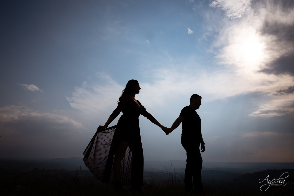 Ensaio de casal; Morro do Cal; Ensaio Campo Largo; Casal Curitiba; Fotografa de casais Curitiba; Fotografa Piraquara; Ensaio romântico; Pré wedding Curitiba; Ensaio pré casamento; Ensaio ao ar livre; Fotografa Curitiba; Inspiração para fotos de casal; 