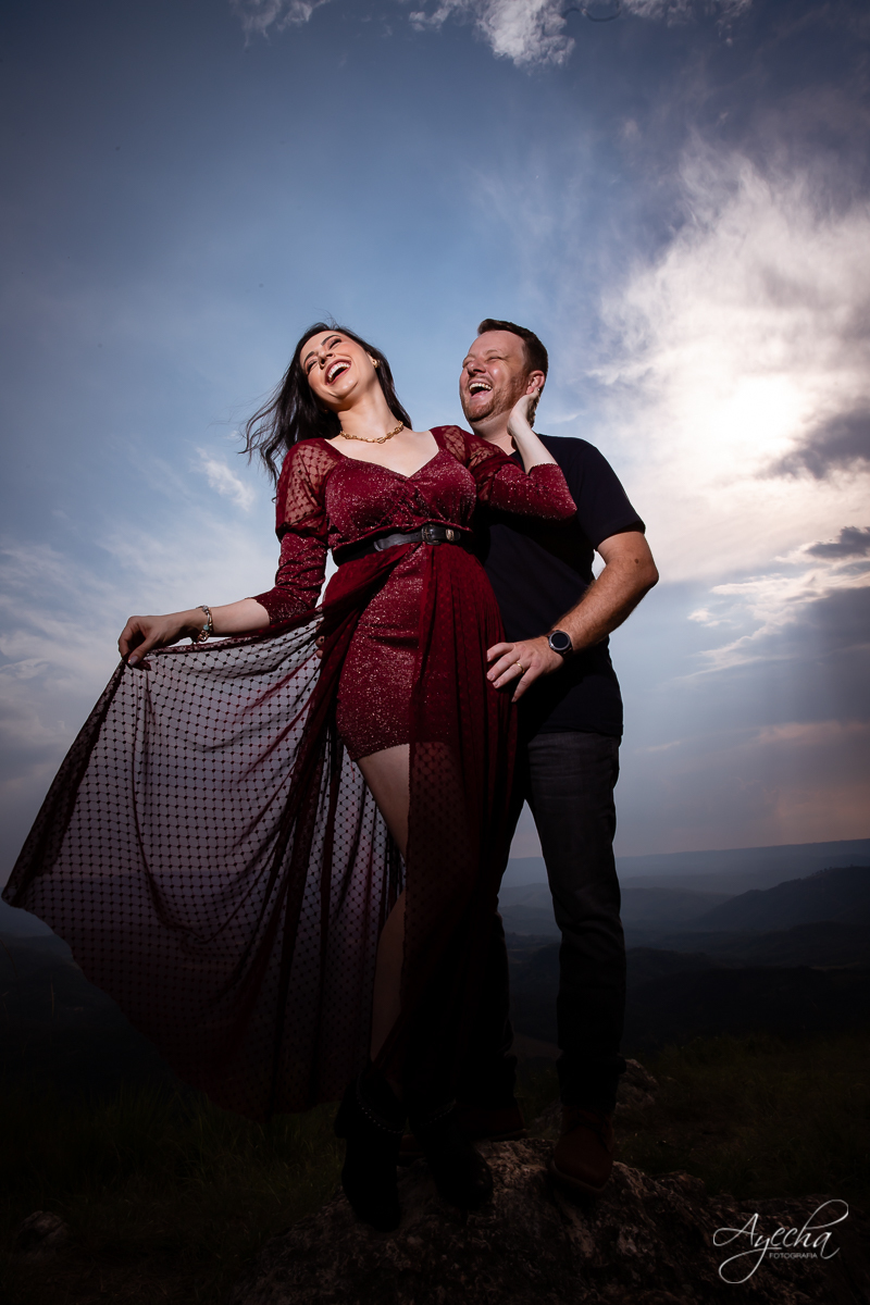 Ensaio de casal; Morro do Cal; Ensaio Campo Largo; Casal Curitiba; Fotografa de casais Curitiba; Fotografa Piraquara; Ensaio romântico; Pré wedding Curitiba; Ensaio pré casamento; Ensaio ao ar livre; Fotografa Curitiba; Inspiração para fotos de casal; 